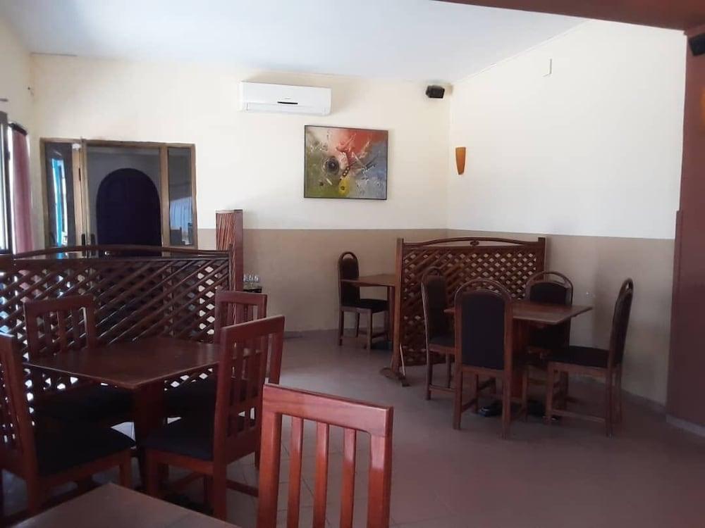 Acropole Hotel Cotonou Buitenkant foto